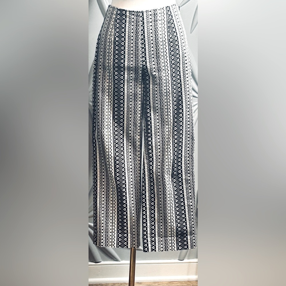 Harold’s SZ 2 black & white cropped straight legged pants, side zipper waist 27” - Picture 2 of 5